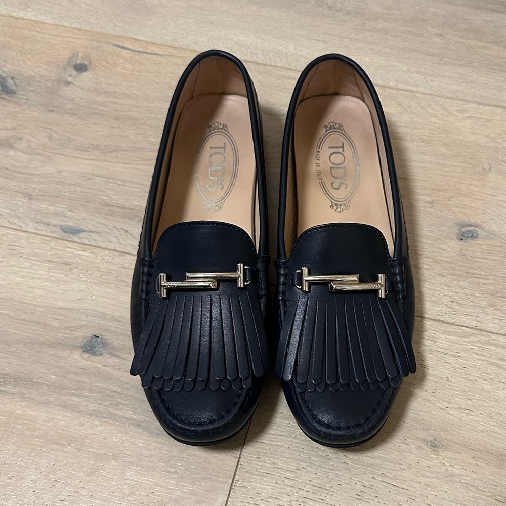 PRISTINE Tod’s Navy Gommino leather loafers